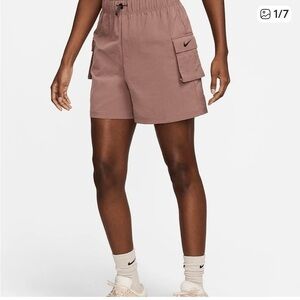 NEW Nike Women’s Loose Fit High Rise Sportswear Utility Cargo Shorts Size XS